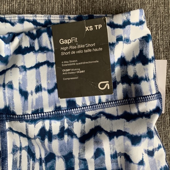 Gap Fit Biker Shorts - Picture 2 of 4